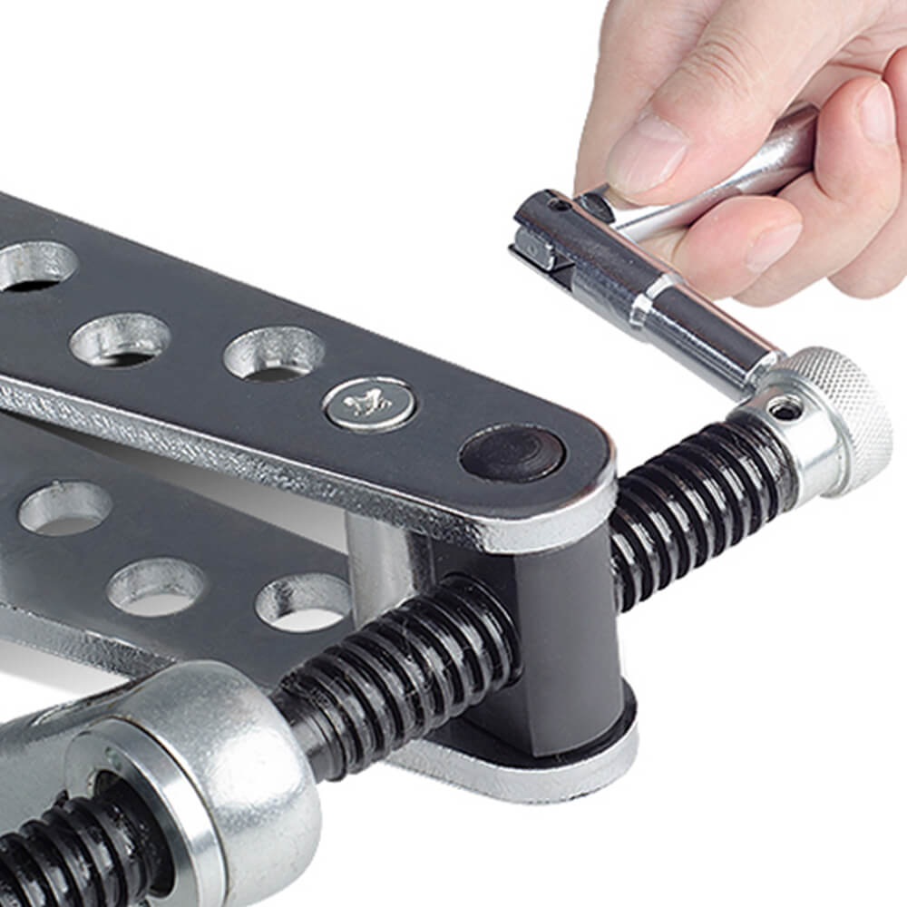 Portable mechanical drilling machine